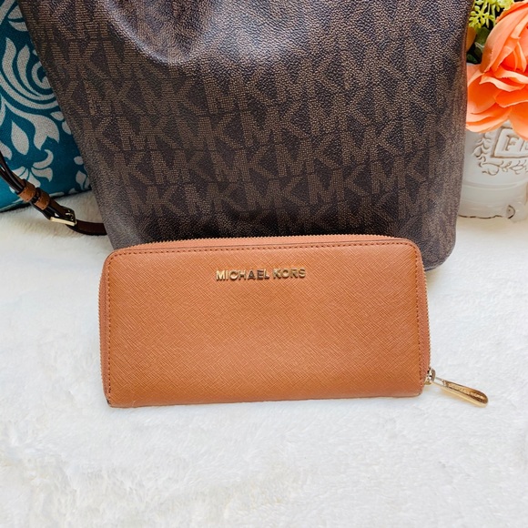 Michael Kors Brown Matted Saffiano Leather Wallet - Picture 10 of 11